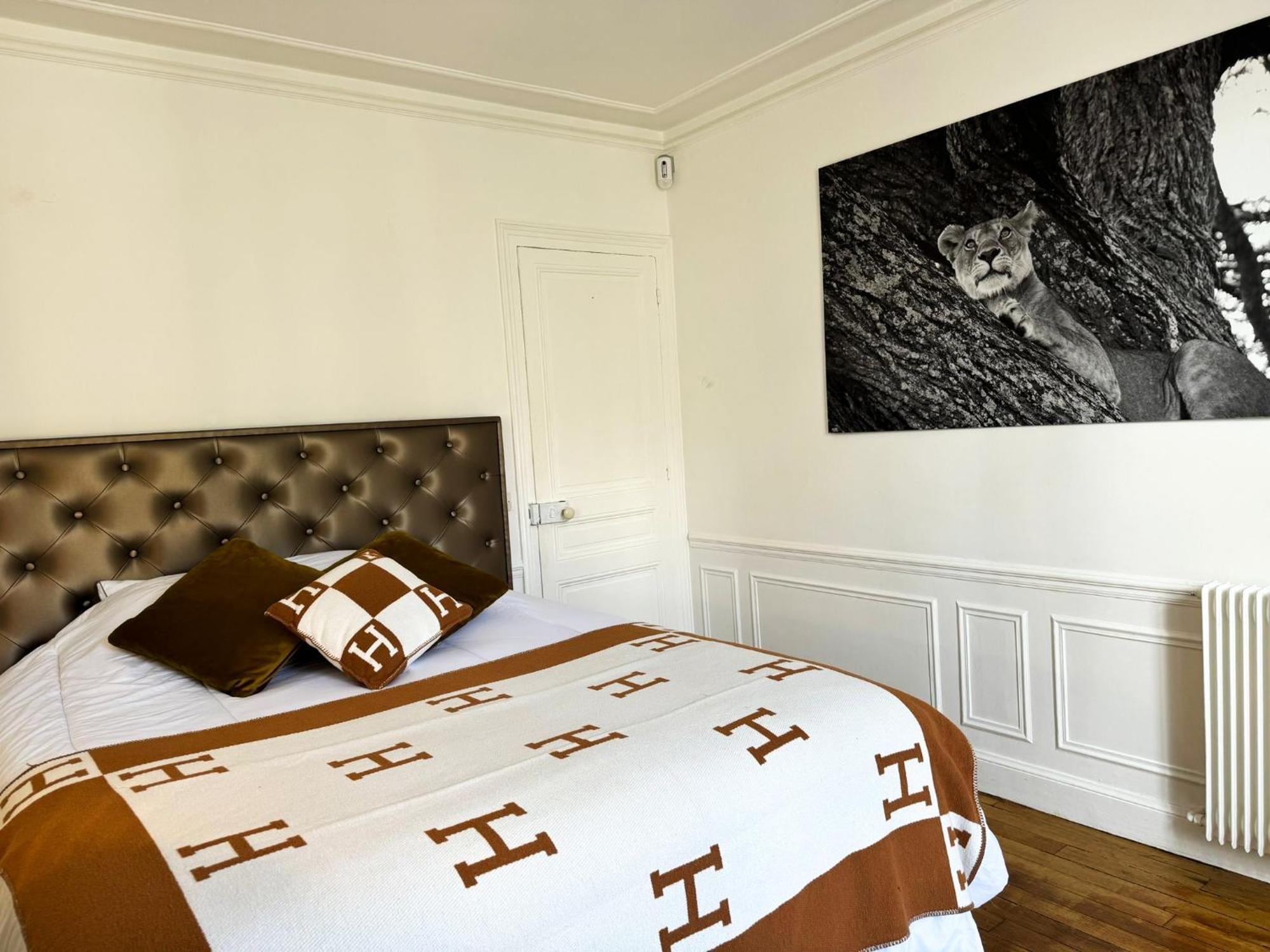 Appart Classique, Balcon Et Vue Sur La Tour Eiffel * Paris