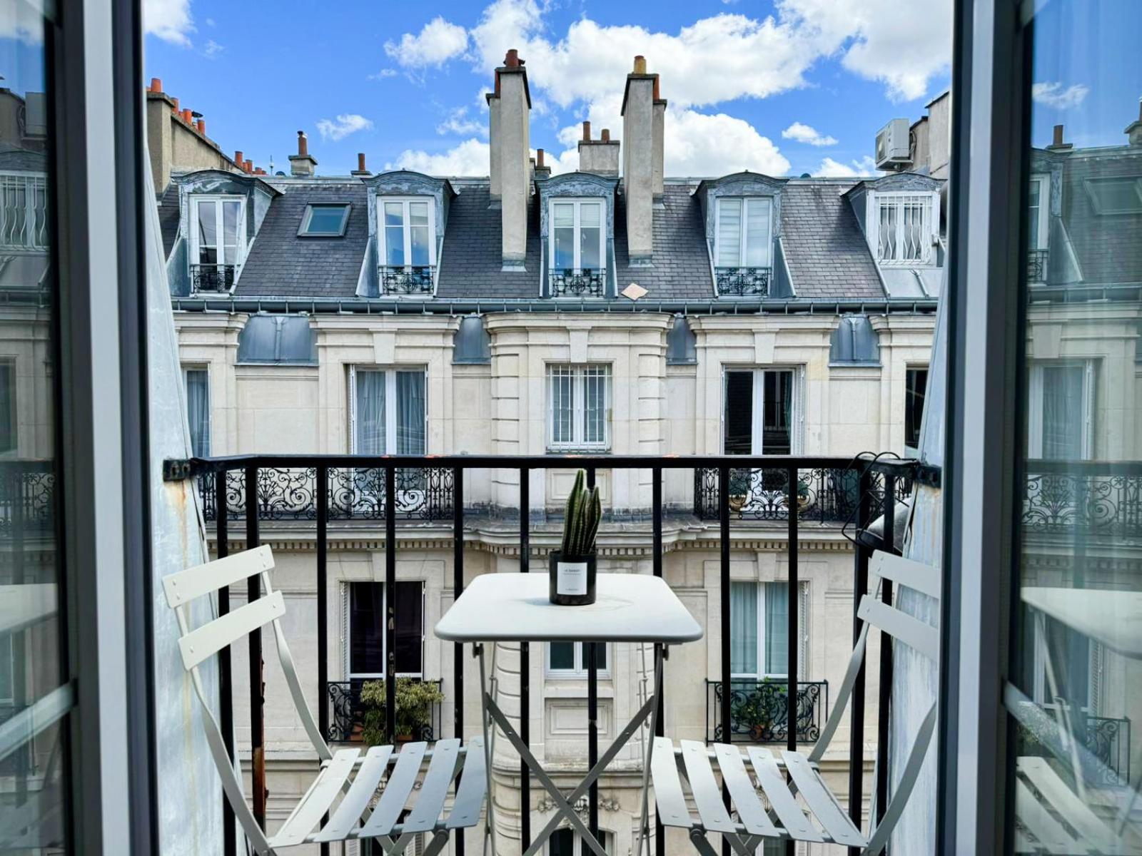 Apartment Appart Classique, Balcon Et Vue Sur La Tour Eiffel Paris