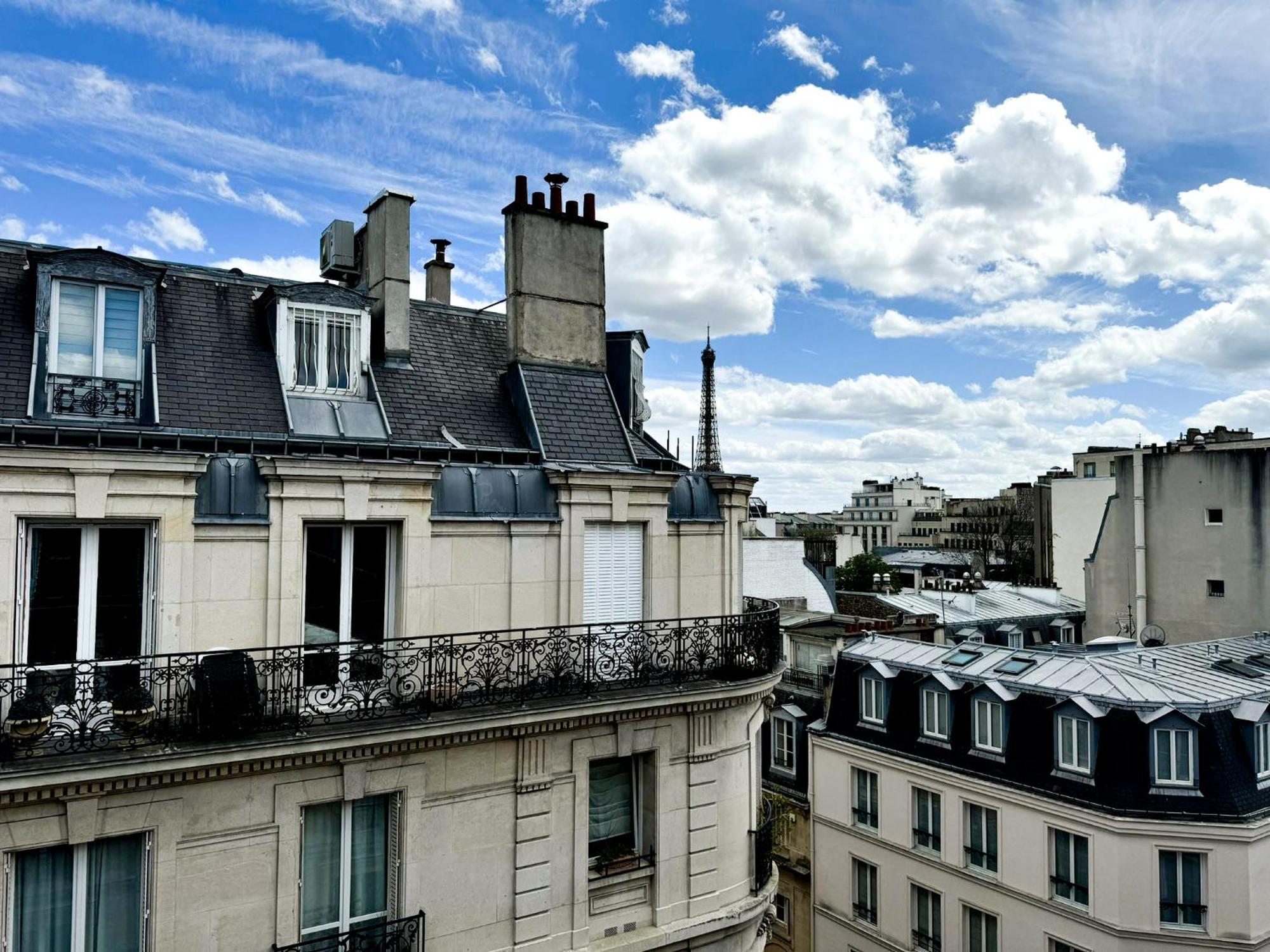 Appart Classique, Balcon Et Vue Sur La Tour Eiffel Apartment Paris